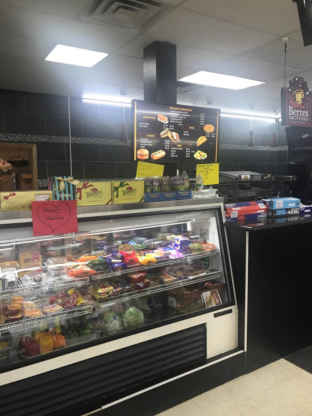 In & Out | restaurant | 701 W Wisconsin Ave, Milwaukee, WI 53233, USA | 4142209466 OR +1 414-220-9466