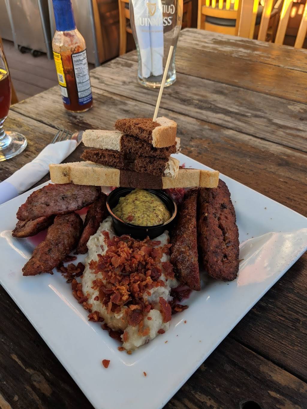 Dan Diegos Euro Cafe and Pub | restaurant | 2415 Morena Blvd, San Diego, CA 92110, USA | 6192762100 OR +1 619-276-2100