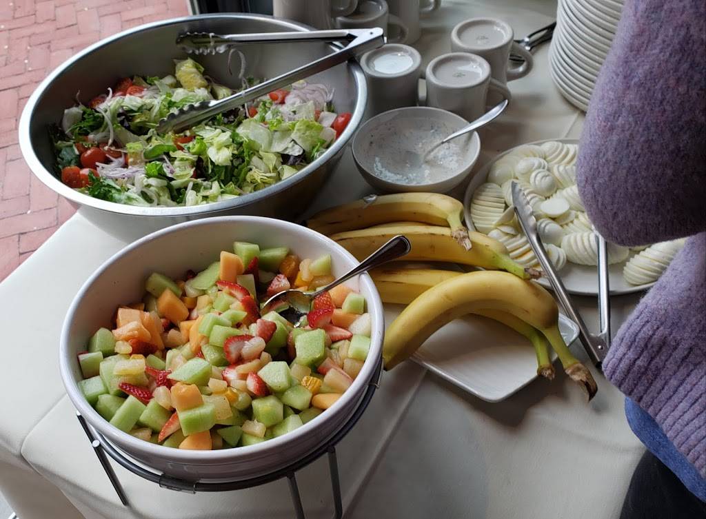 Town Bar and Grill MV | restaurant | 227 Upper Main St, Edgartown, MA 02539, USA | 7743108696 OR +1 774-310-8696