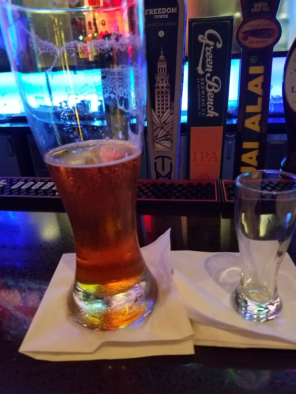 Champions Sports Bar | restaurant | 1201 NW Le Jeune Rd, Miami, FL 33126, USA | 3056495000 OR +1 305-649-5000