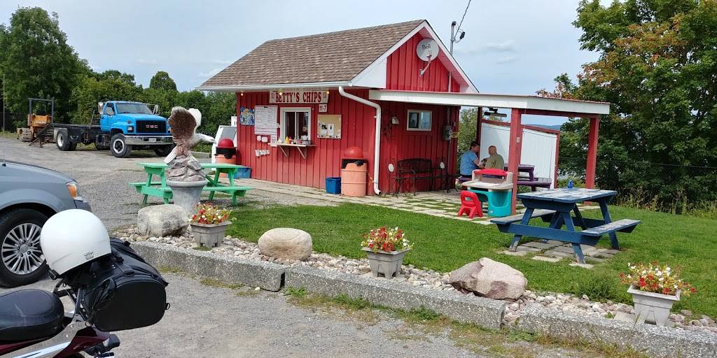 Bettys Chips | restaurant | 988 Centre St, Braeside, ON K0A 1G0, Canada | 6136234857 OR +1 613-623-4857