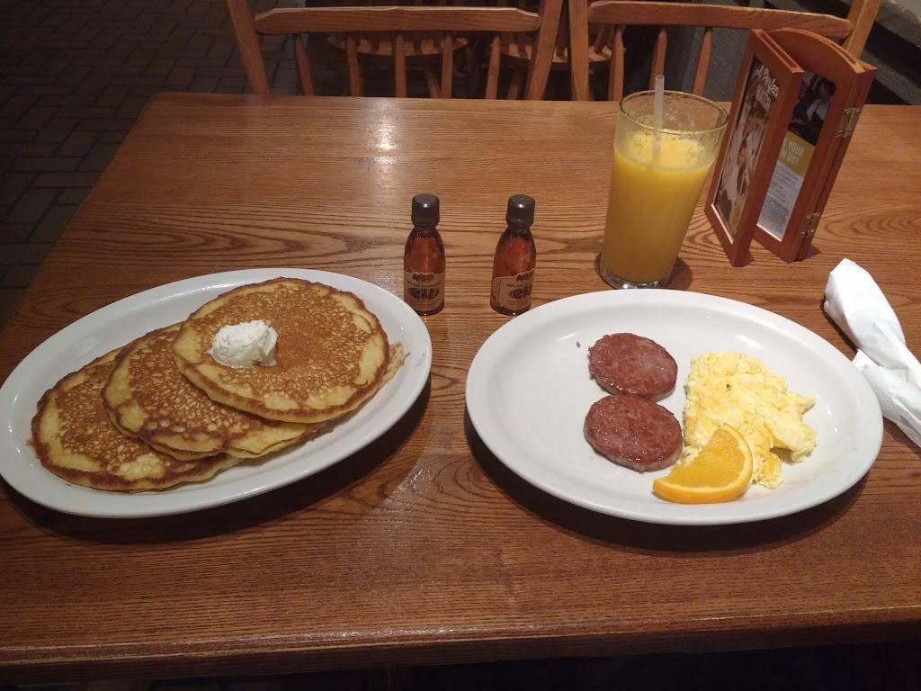 Cracker Barrel Old Country Store | restaurant | 1520 E, FL-50, Clermont, FL 34711, USA | 3522439608 OR +1 352-243-9608