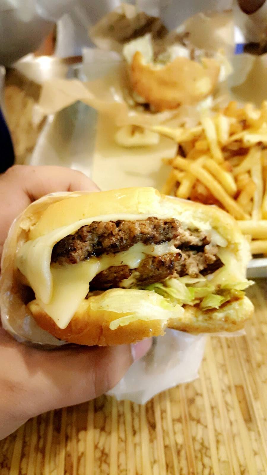 Elevation Burger | restaurant | FAIR OAKS MALL, 11750 Fair Oaks Mall, Fairfax, VA 22033, USA | 7033645154 OR +1 703-364-5154