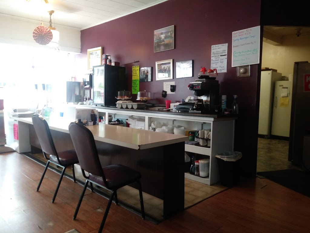 Summer Place | restaurant | 236 Kloman Ave, Republic, MI 49879, USA | 9063762419 OR +1 906-376-2419