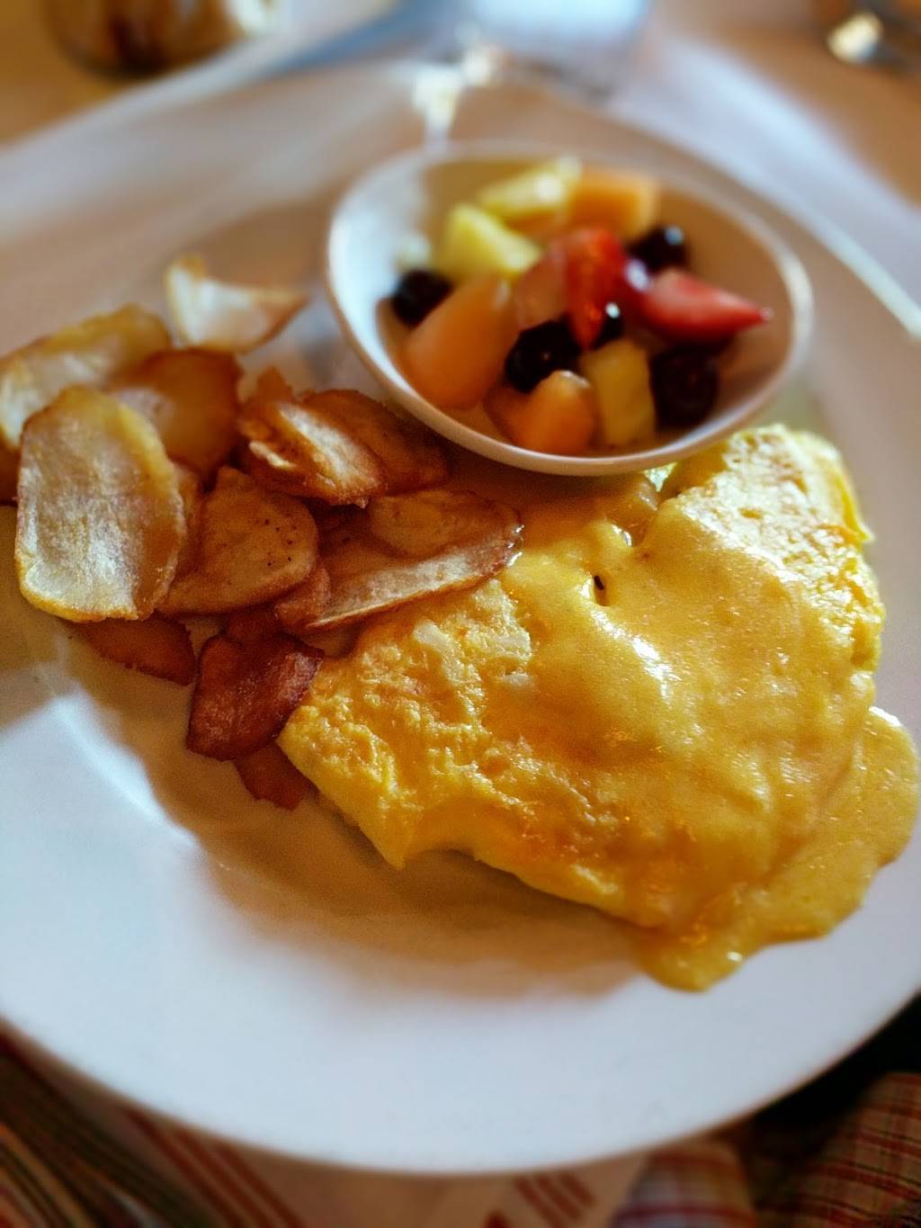 Tarrants West | restaurant | 11129 Three Chopt Rd, Richmond, VA 23233, USA | 8042059009 OR +1 804-205-9009