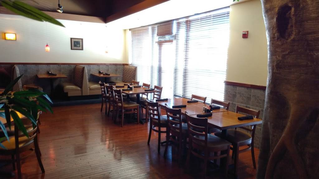 Lins China Bistro | restaurant | 10270 Bristow Center Dr, Bristow, VA 20136, USA | 7033938989 OR +1 703-393-8989