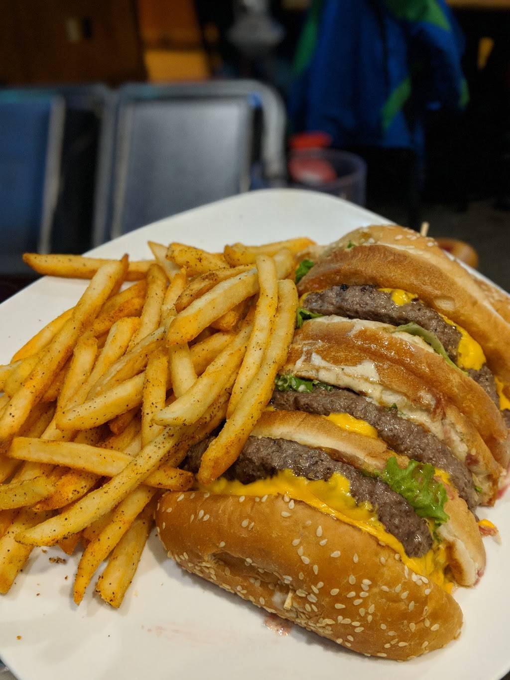 Library Sports Pub & Grill | restaurant | 6363 Haggerty Rd, West Bloomfield Township, MI 48322, USA | 2488960333 OR +1 248-896-0333