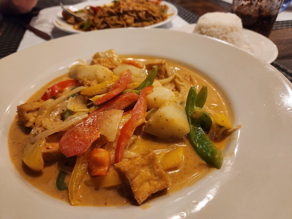 Live Mon (Thai-Malay Restaurant) | restaurant | 1312 Brittain Rd, Akron, OH 44310, USA | 2343129826 OR +1 234-312-9826