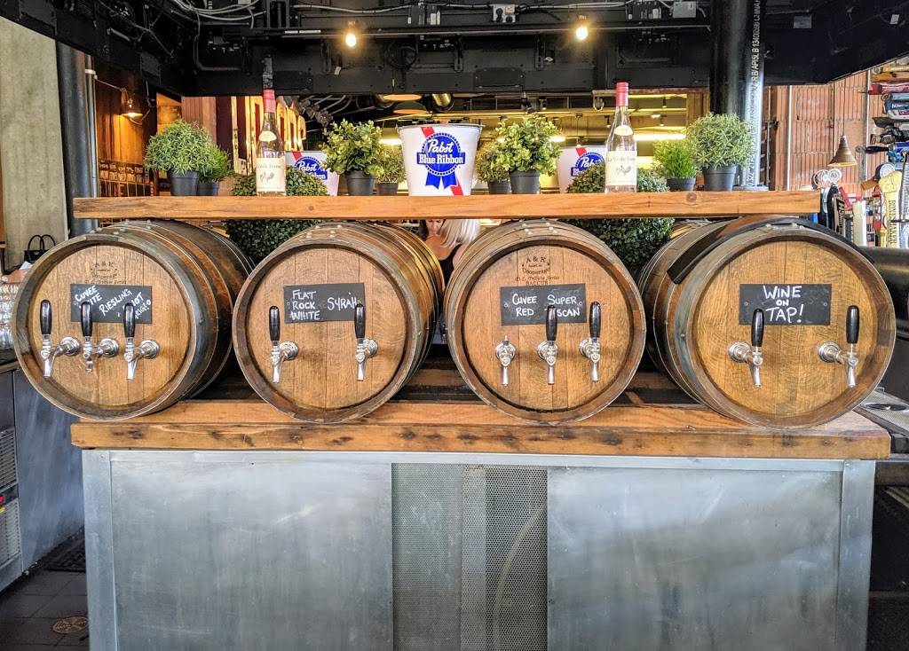 Local Liberty Village | restaurant | 100-171 E Liberty St, Toronto, ON M6K 3P6, Canada | 4169018351 OR +1 416-901-8351