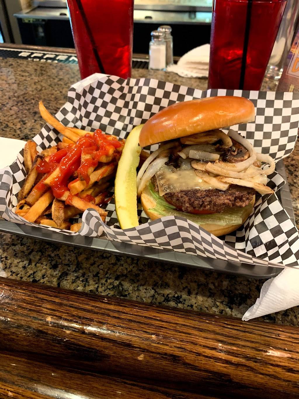 Griffs Restaurant & Sports | restaurant | 509 High St, Portsmouth, VA 23704, USA | 7576063990 OR +1 757-606-3990