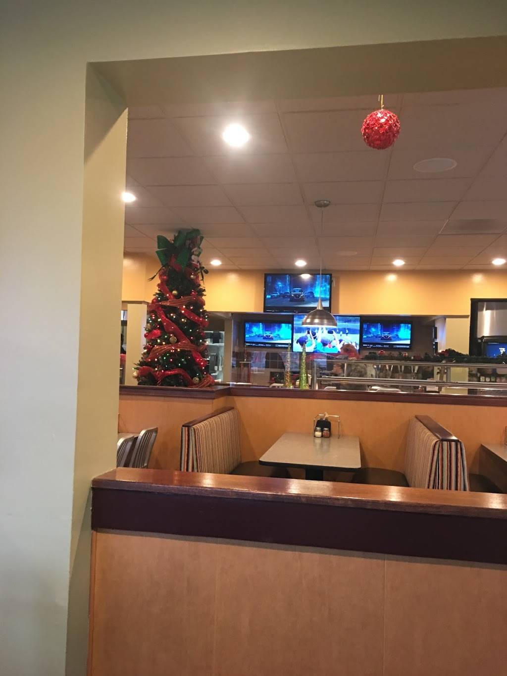 Round Table Pizza | meal delivery | 11250 Merritt St, Castroville, CA 95012, USA | 8316335227 OR +1 831-633-5227