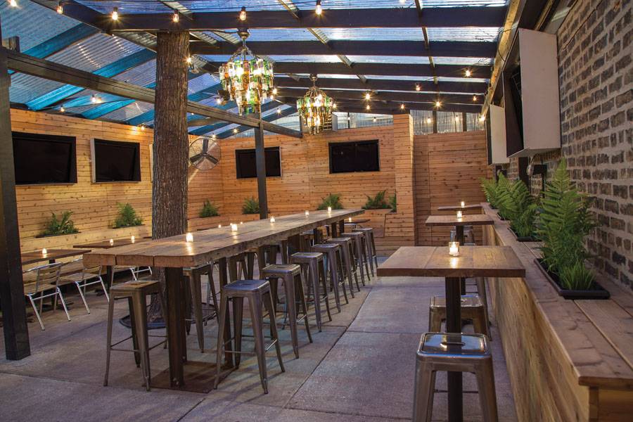 Dark Horse Tap & Grille | restaurant | 3443 N Sheffield Ave, Chicago, IL 60657, USA | 7732484400 OR +1 773-248-4400