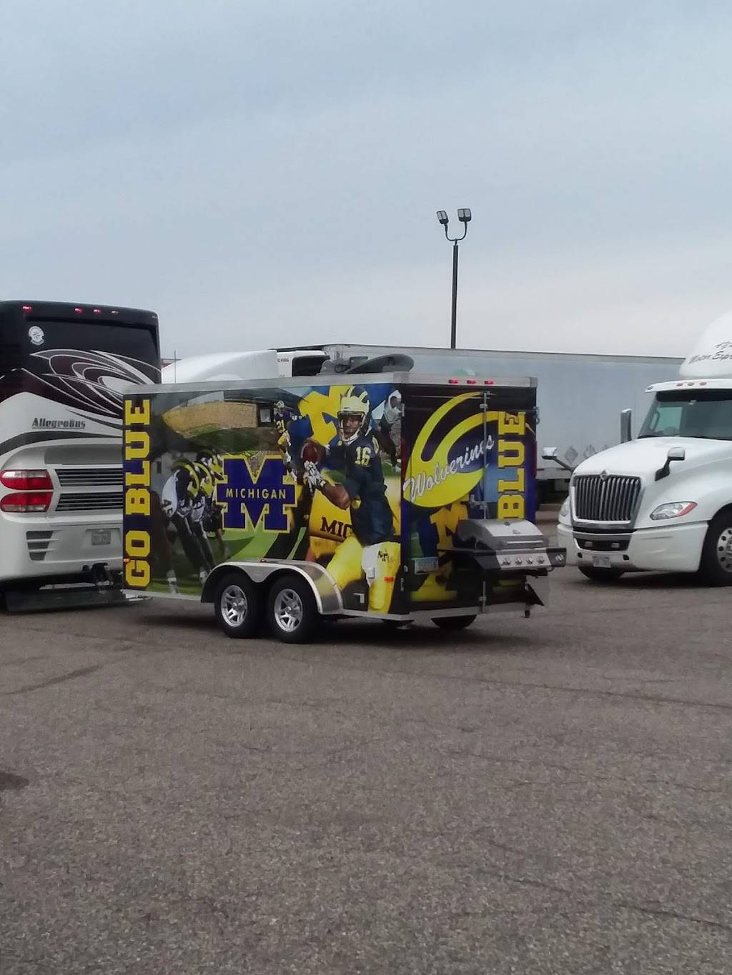 Pilot Travel Center | restaurant | 15901 11 Mile Rd, Battle Creek, MI 49014, USA | 2699689949 OR +1 269-968-9949