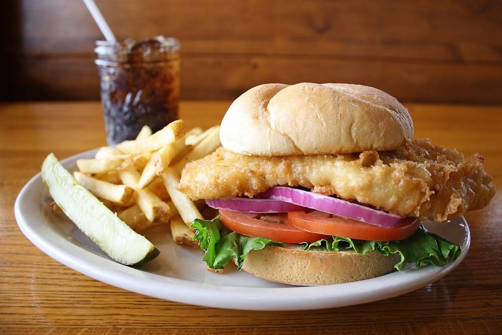 Grammas Kitchen & Checkered Flag | restaurant | 3408 N Plainview Rd, Walcott, IA 52773, USA | 5632845055 OR +1 563-284-5055