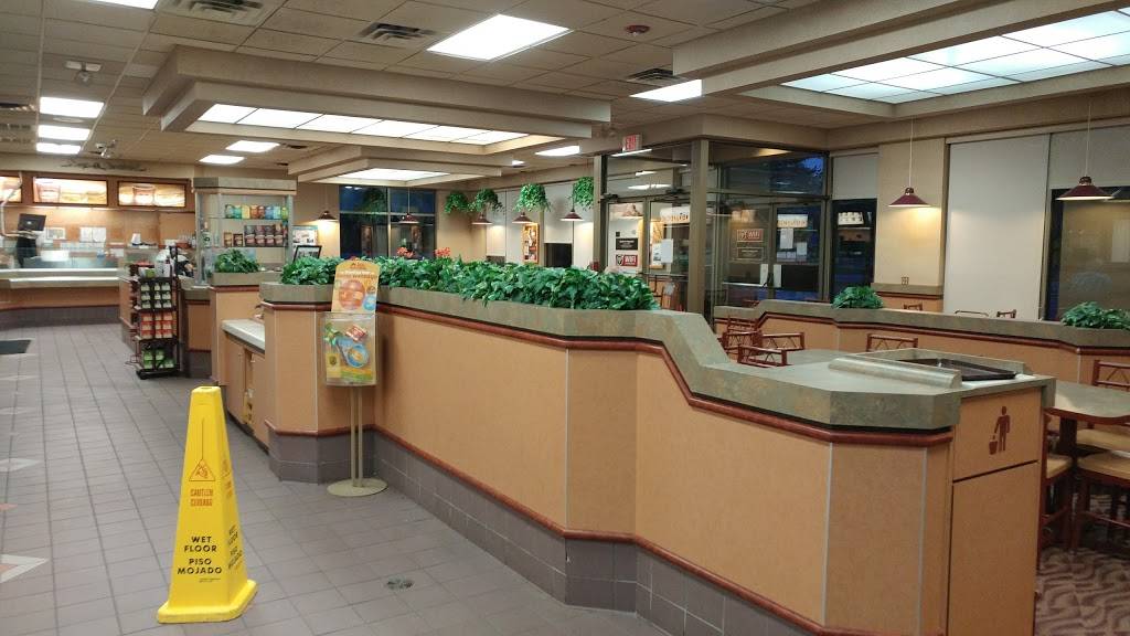 Wendys | restaurant | 45145 Ford Rd, Canton, MI 48187, USA | 7348443117 OR +1 734-844-3117