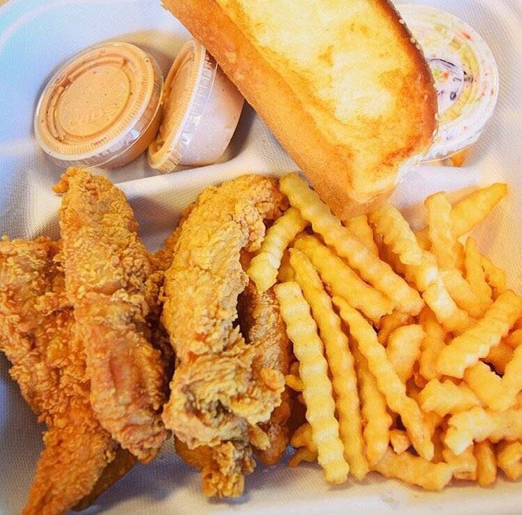Raising Canes Chicken Fingers | meal takeaway | 1250 Bardstown Rd #5, Louisville, KY 40204, USA | 5028221188 OR +1 502-822-1188