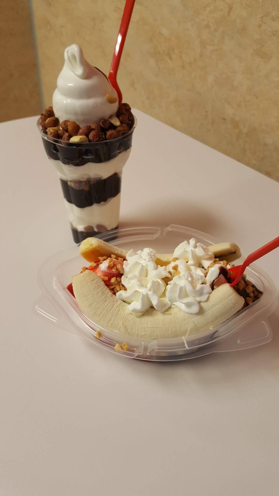 Dairy Queen | restaurant | 841 E Roosevelt Rd, Lombard, IL 60148, USA | 6302611390 OR +1 630-261-1390