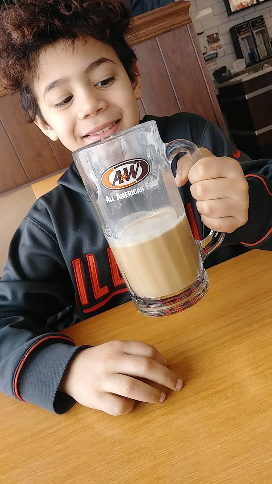 A&W Restaurant | restaurant | 804 S Pacific St, Spencer, WI 54479, USA | 7153681144 OR +1 715-368-1144
