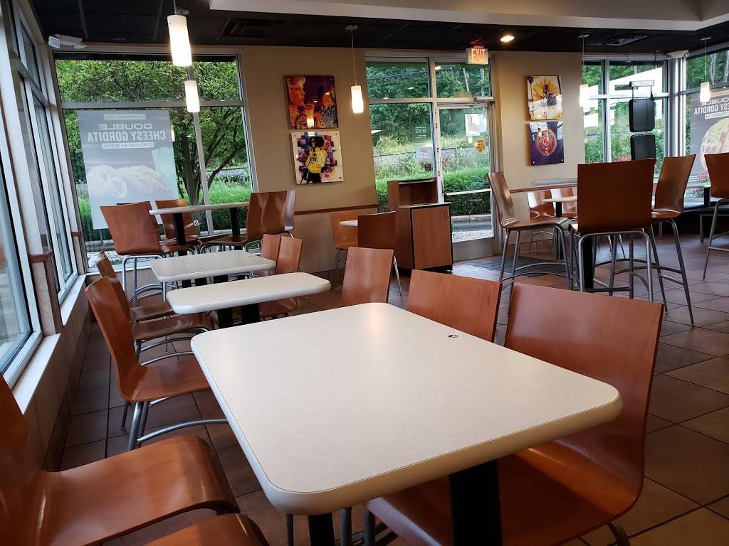 Taco Bell | meal takeaway | 8602 Dixie Hwy, Louisville, KY 40258, USA | 5029331439 OR +1 502-933-1439