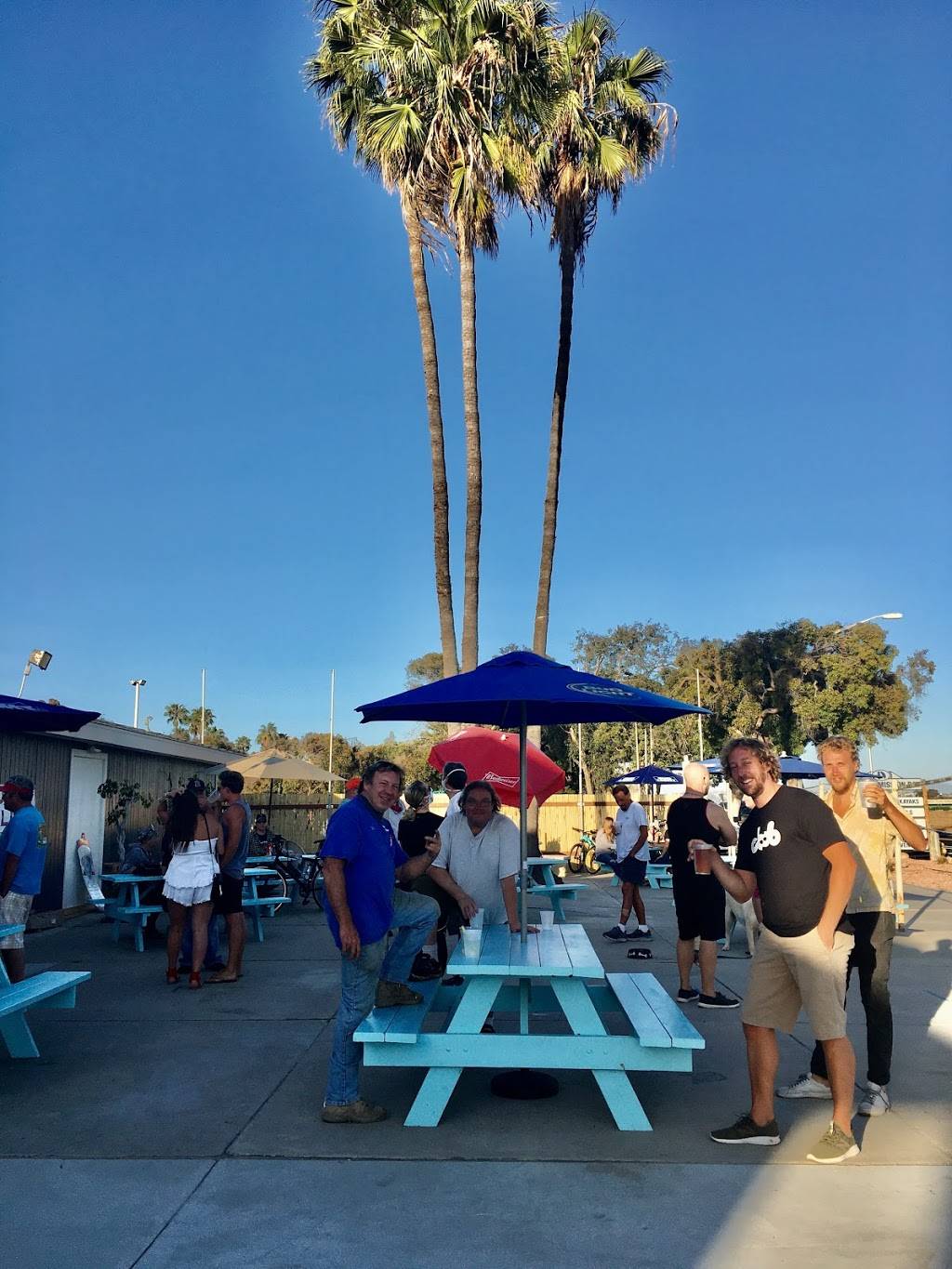 Aquarius Bar&Grille | restaurant | 1548 Quivira Way, San Diego, CA 92109, USA | 6192305790 OR +1 619-230-5790