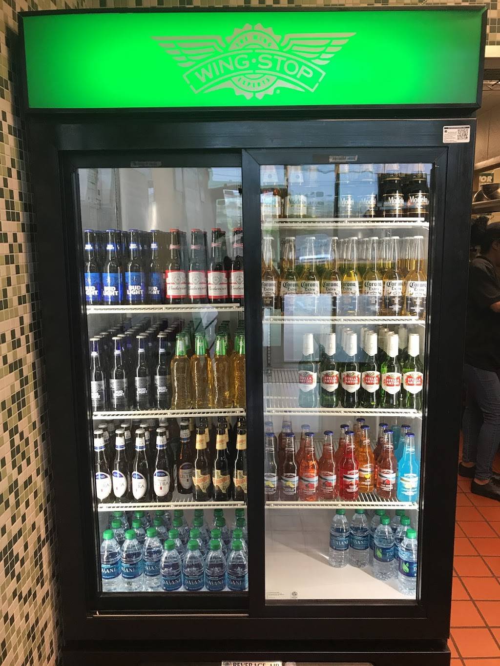 Wingstop | restaurant | 4400 North Fwy, Houston, TX 77022, USA | 7139369464 OR +1 713-936-9464