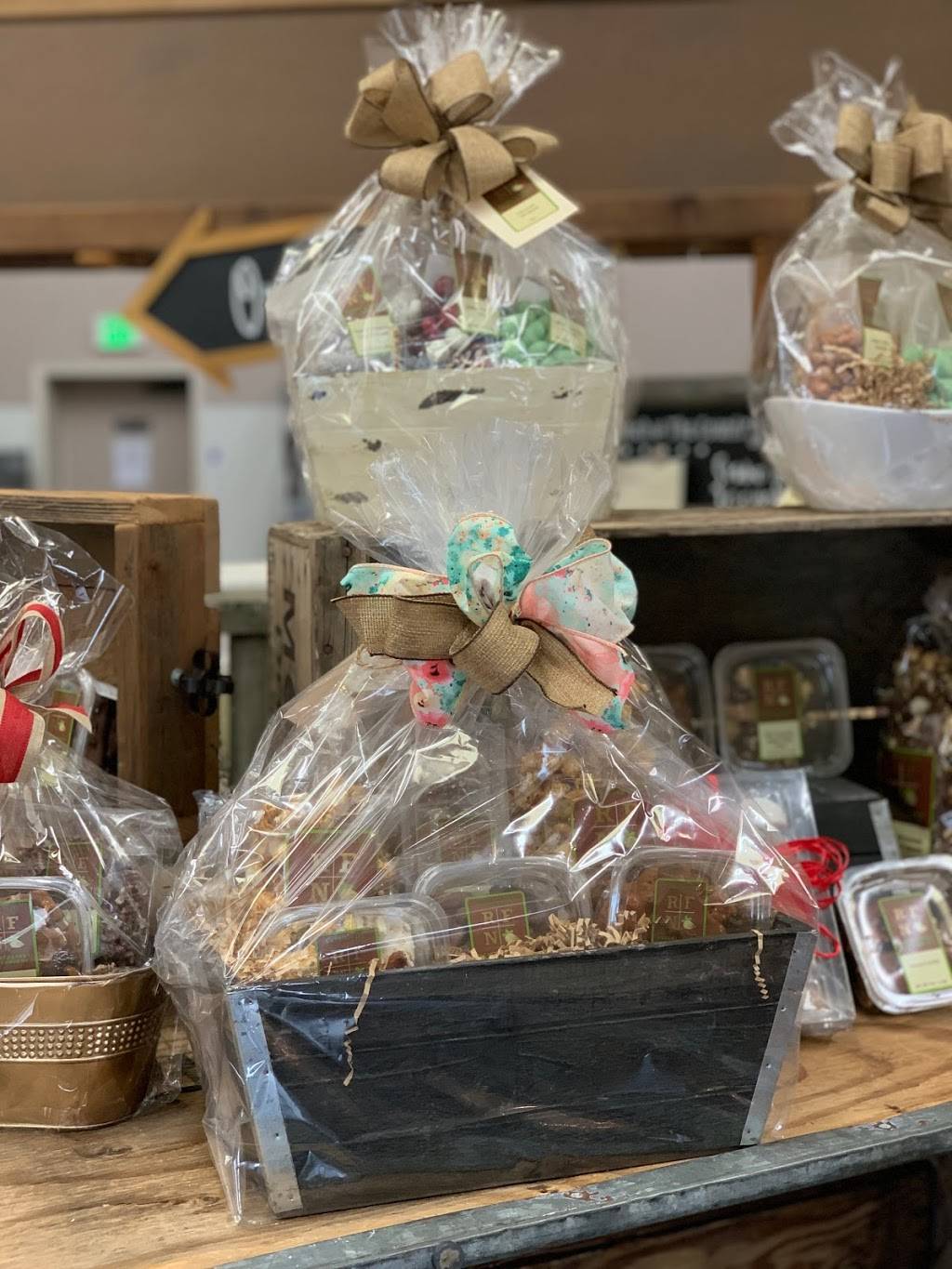 Roberts Ferry Nut Company | meal takeaway | 20493 Yosemite Blvd, Waterford, CA 95386, USA | 2098743247 OR +1 209-874-3247