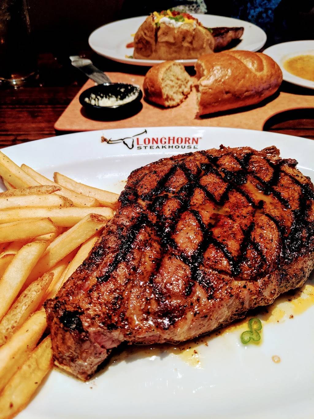 LongHorn Steakhouse | meal takeaway | 12400 NW 10th St, Yukon, OK 73099, USA | 4053242458 OR +1 405-324-2458