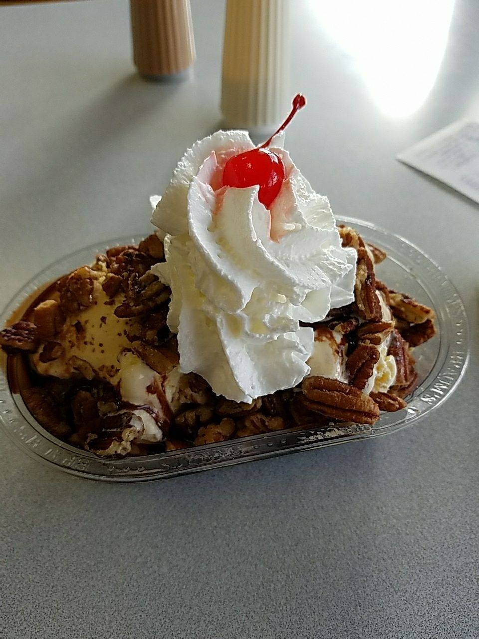 Braums Ice Cream & Burger Restaurant | restaurant | 2201 S Country Club Rd, El Reno, OK 73036, USA | 4052629060 OR +1 405-262-9060