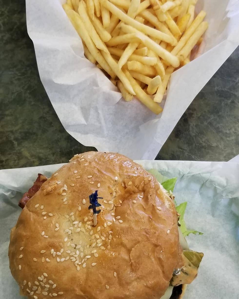 Bronco Burger | restaurant | 1925 Golden Hill Rd #300, Paso Robles, CA 93446, USA | 8052371232 OR +1 805-237-1232