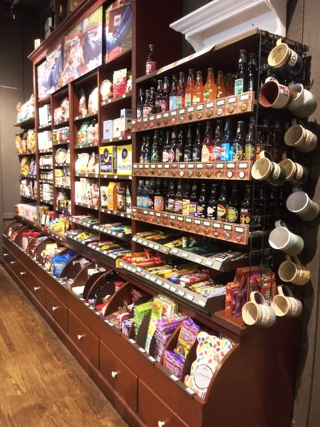 Cracker Barrel Old Country Store | restaurant | 710 Sw Greenville Blvd SW, Greenville, NC 27834, USA | 2523551662 OR +1 252-355-1662