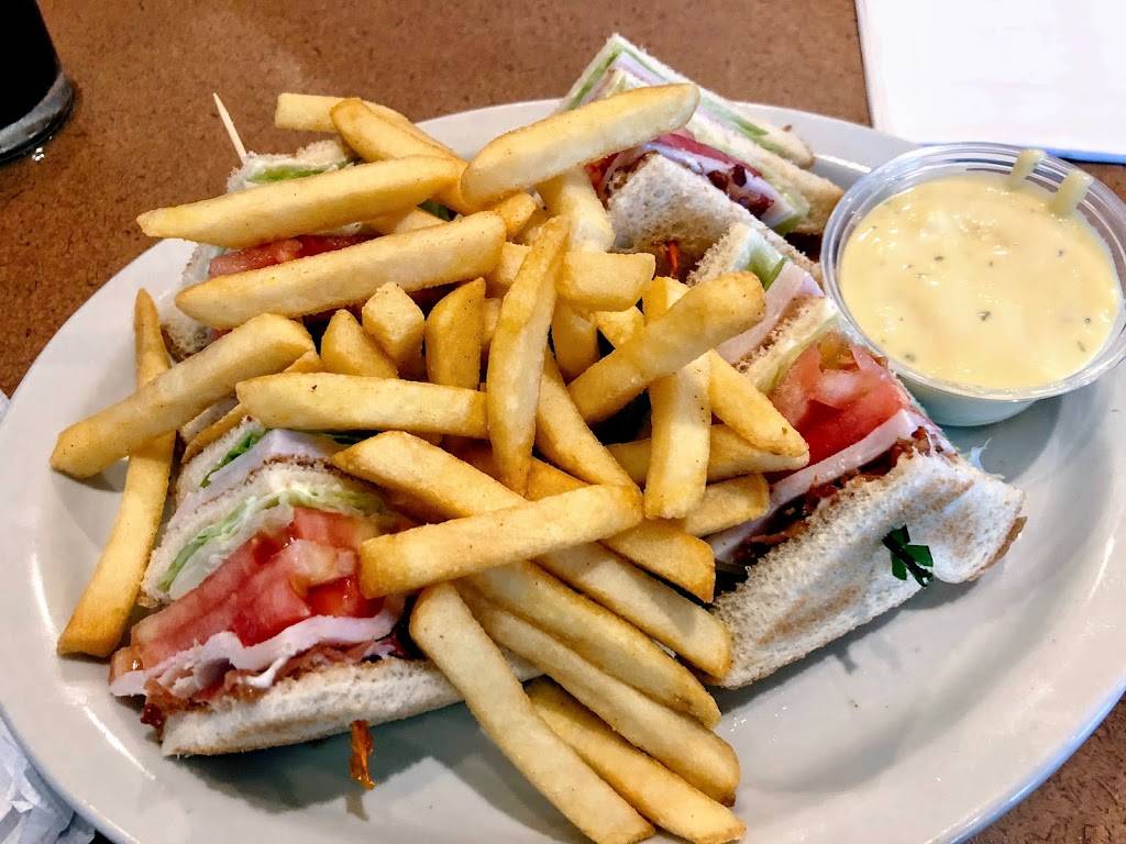 Club House Restaurant | restaurant | 10801 Starkey Rd #24, Largo, FL 33777, USA | 7273979251 OR +1 727-397-9251