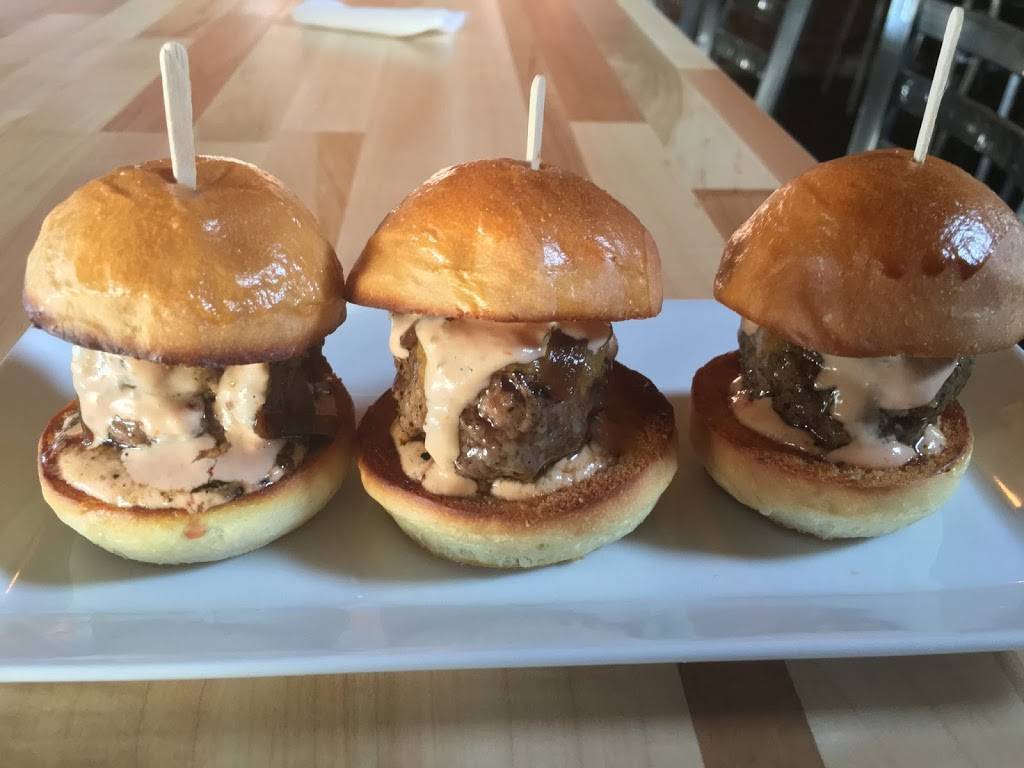 38 Degrees Ale House & Grill | restaurant | 110 E Colorado Blvd, Monrovia, CA 91016, USA | 6264085544 OR +1 626-408-5544