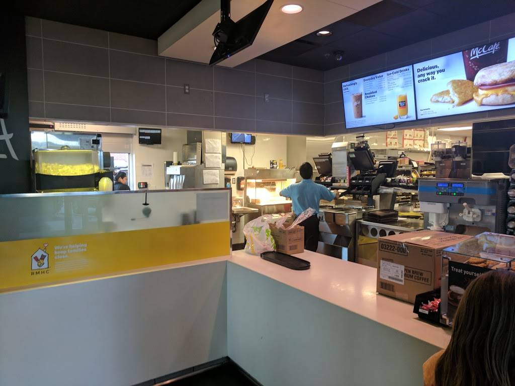 McDonalds | cafe | 393 W Main St, Hendersonville, TN 37075, USA | 6158221124 OR +1 615-822-1124