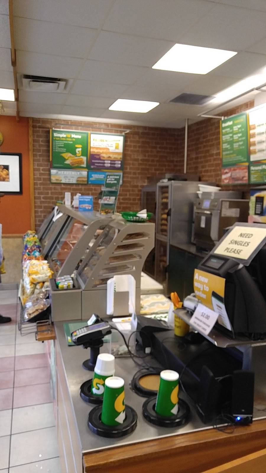 Subway | meal takeaway | 1005 W University Ave, Gainesville, FL 32601, USA | 3523761161 OR +1 352-376-1161