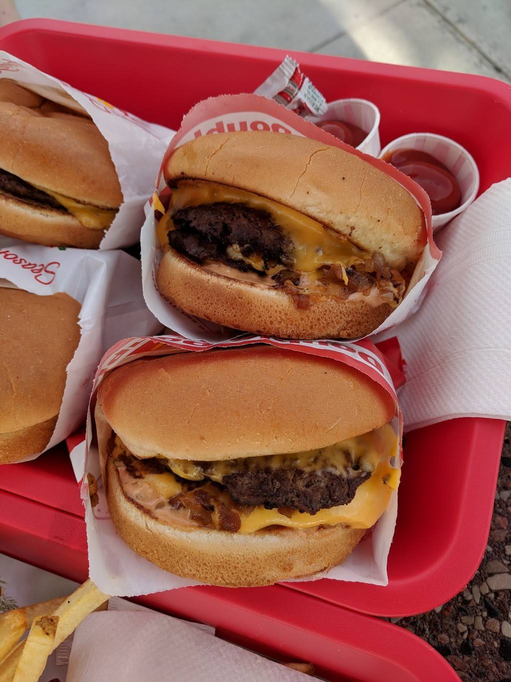 In-N-Out Burger | restaurant | 9149 S Sepulveda Blvd, Los Angeles, CA 90045, USA | 8007861000 OR +1 800-786-1000