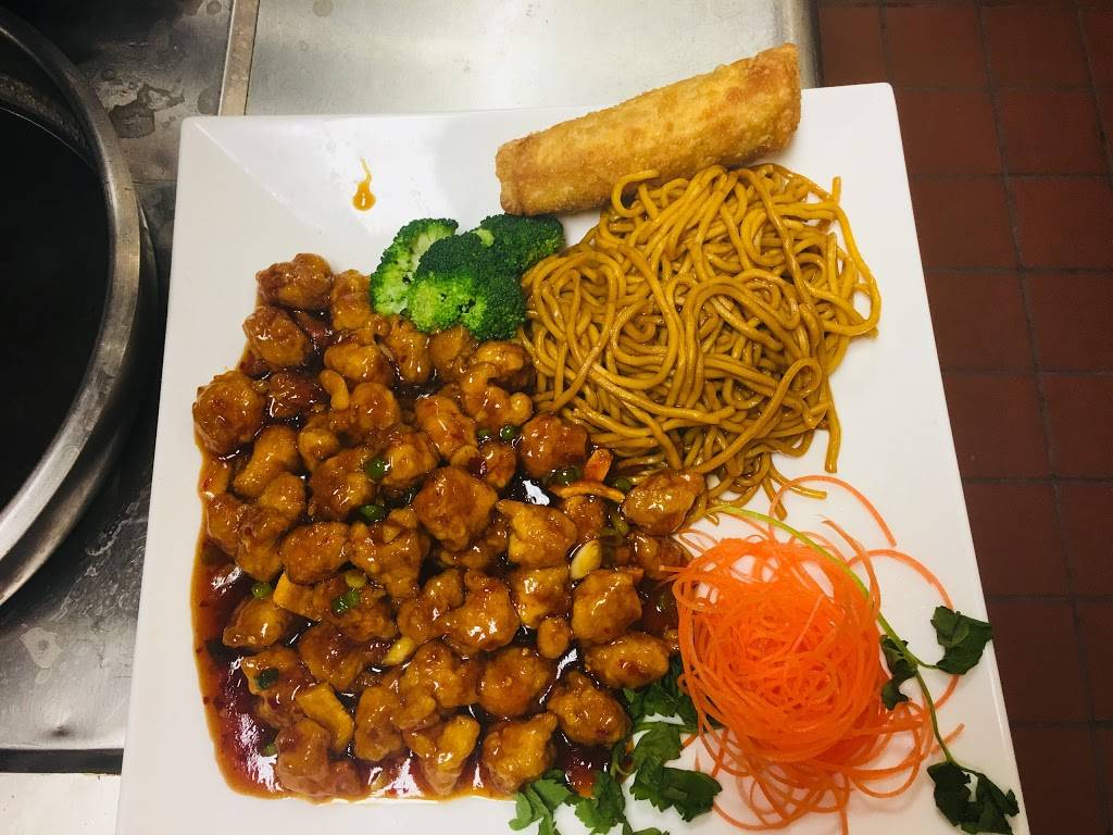 East Wok | restaurant | 2002 FL-19, Tavares, FL 32778, USA | 3527429010 OR +1 352-742-9010