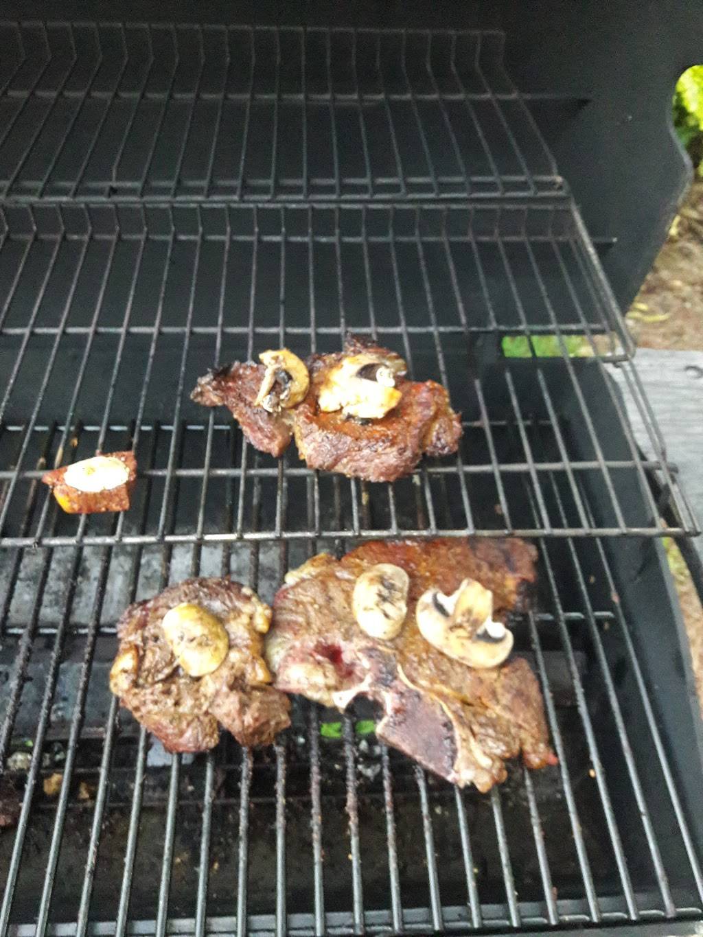 Beer Bellys | restaurant | 4450 Cleveland St, Gary, IN 46408, USA | 2199803558 OR +1 219-980-3558