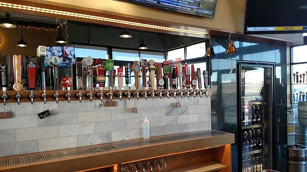 Growler USA - Centennial | restaurant | 11405 E Briarwood Ave #100, Centennial, CO 80112, USA | 3036490726 OR +1 303-649-0726