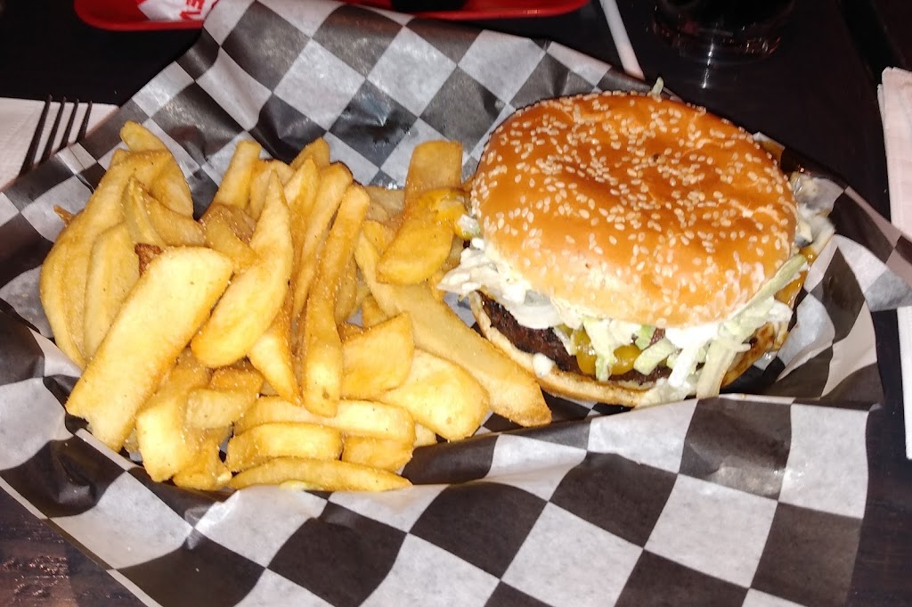 Red Robin Gourmet Burgers and Brews | restaurant | 2200 NW Stewart Pkwy, Roseburg, OR 97470, USA | 5416732636 OR +1 541-673-2636