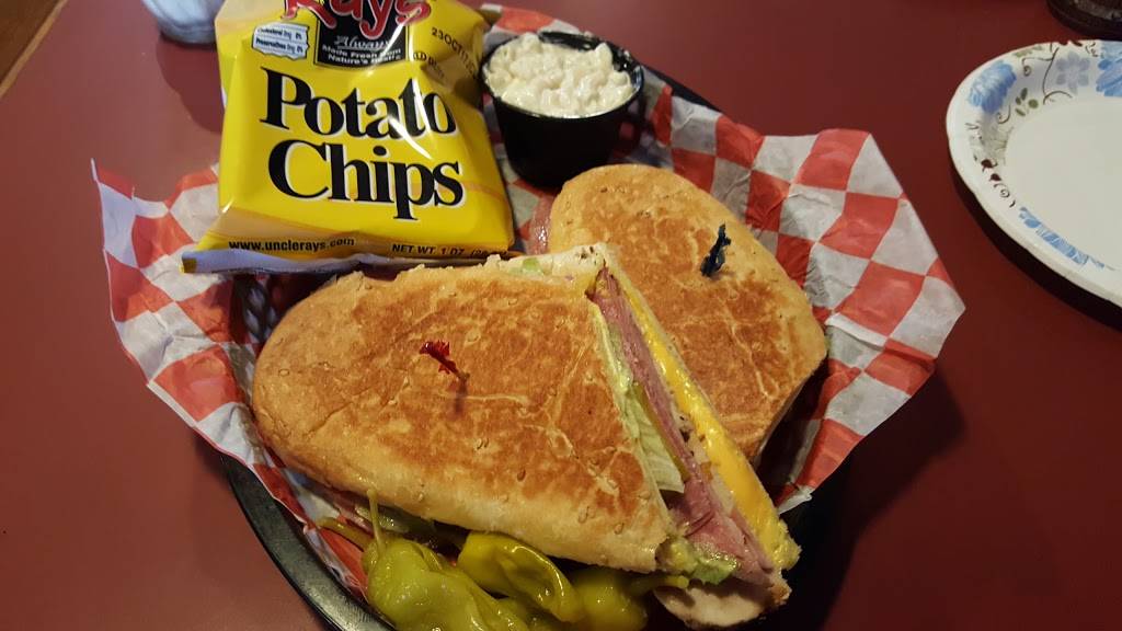 The Flying Pig Airport Diner | restaurant | 1317 Territorial Rd, Benton Harbor, MI 49022, USA | 2693696589 OR +1 269-369-6589