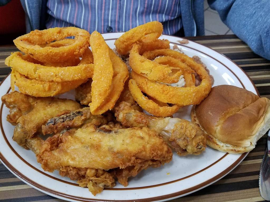 Toms Burgers 27 | restaurant | 37959 47th St E, Palmdale, CA 93552, USA | 6615332777 OR +1 661-533-2777