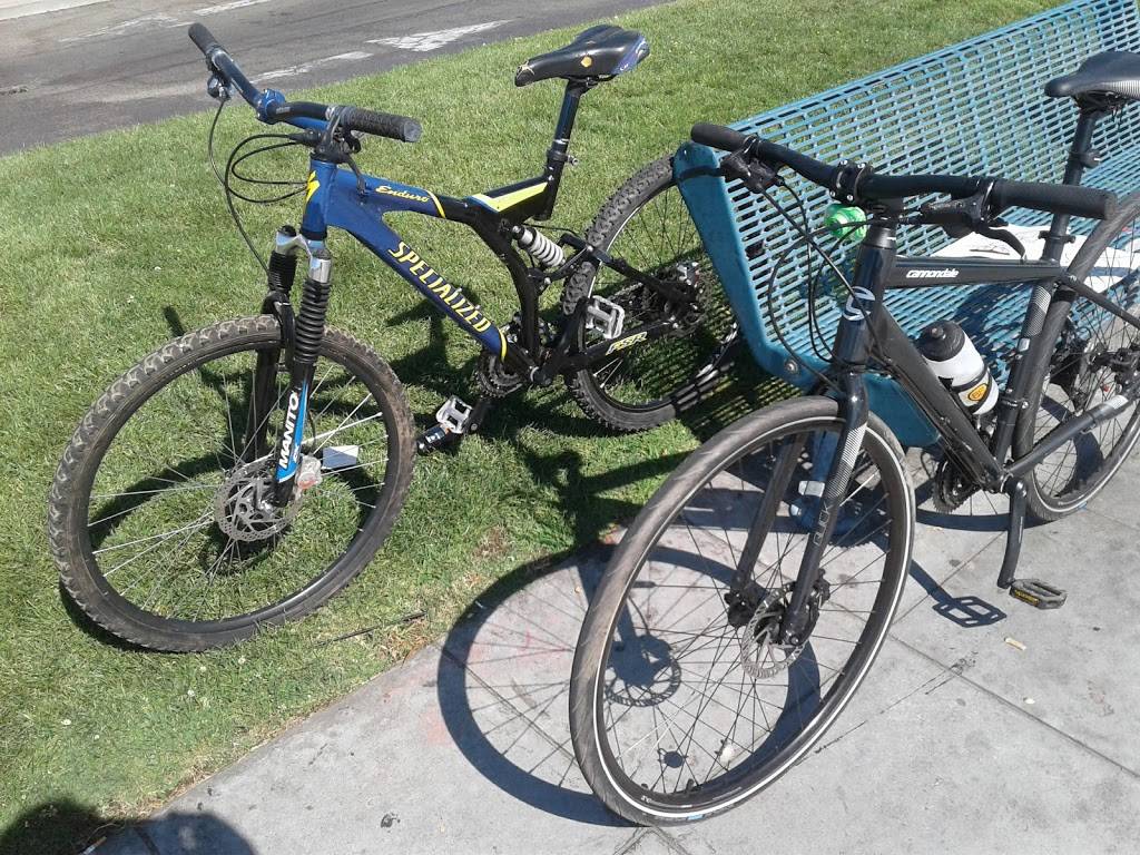 Wienerschnitzel | restaurant | 7373 N Blackstone Ave, Fresno, CA 93650, USA | 5594328429 OR +1 559-432-8429