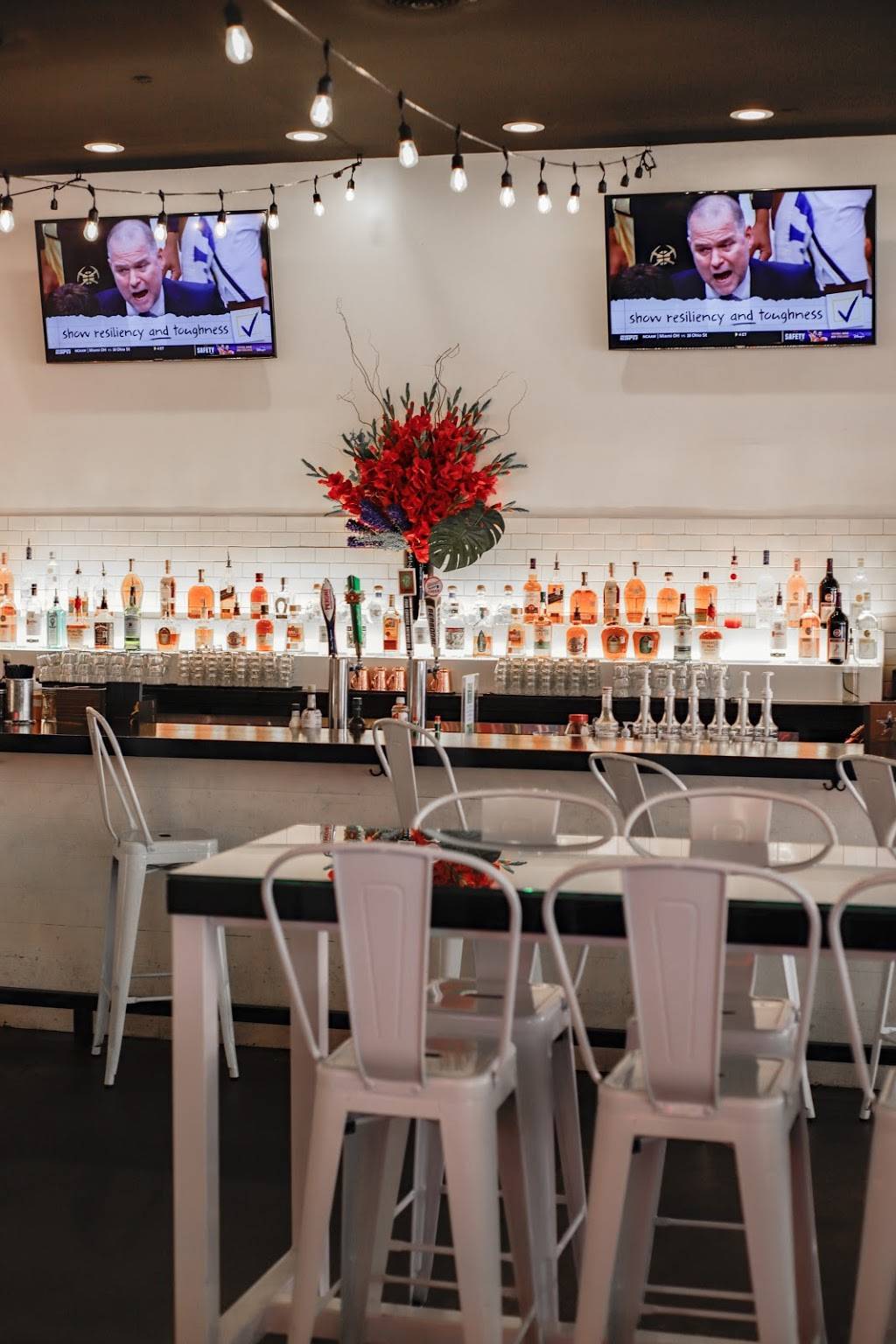 Holy Crust | restaurant | 3011 Gulden Ln Suite 112, Dallas, TX 75212, USA | 4693290707 OR +1 469-329-0707