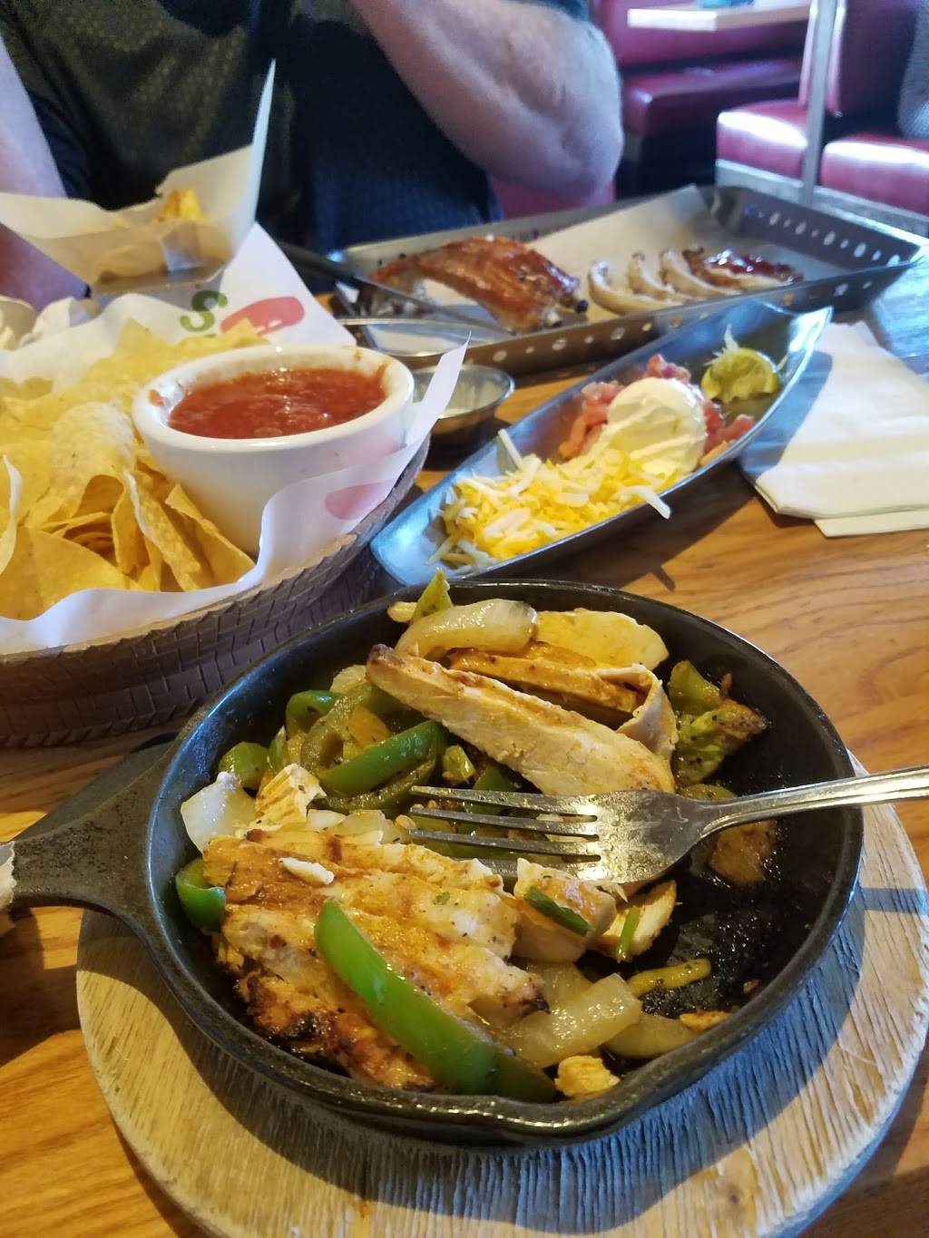 Chilis Grill & Bar | restaurant | 6720 Rogers Ave, Fort Smith, AR 72903, USA | 4794526800 OR +1 479-452-6800