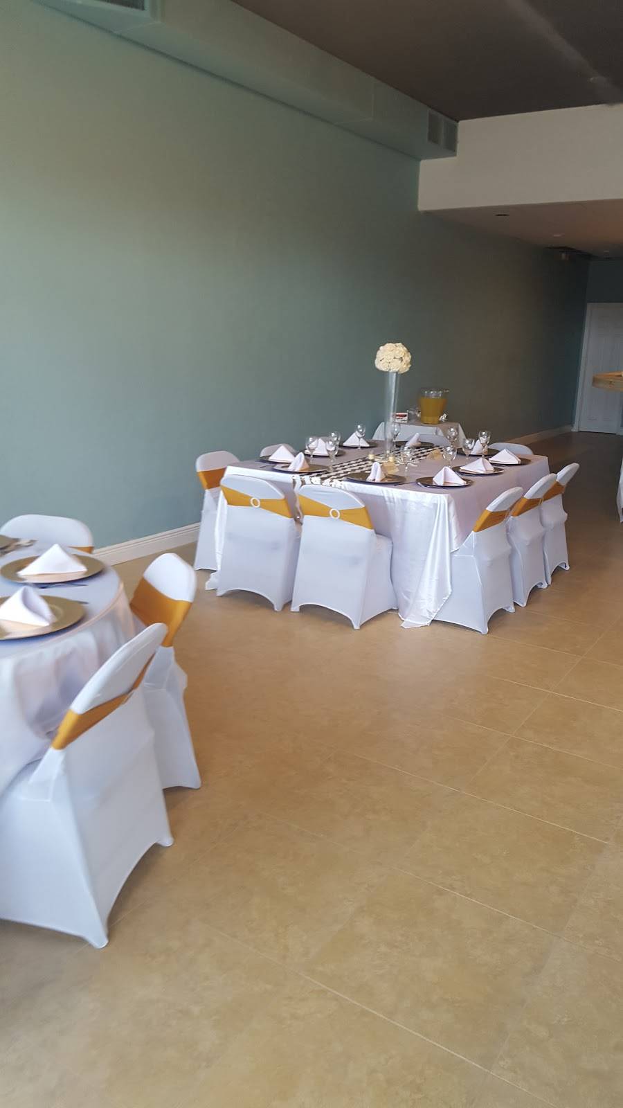 Silver Spoon | restaurant | 940 Park Ave, Lake Park, FL 33403, USA | 5618822400 OR +1 561-882-2400