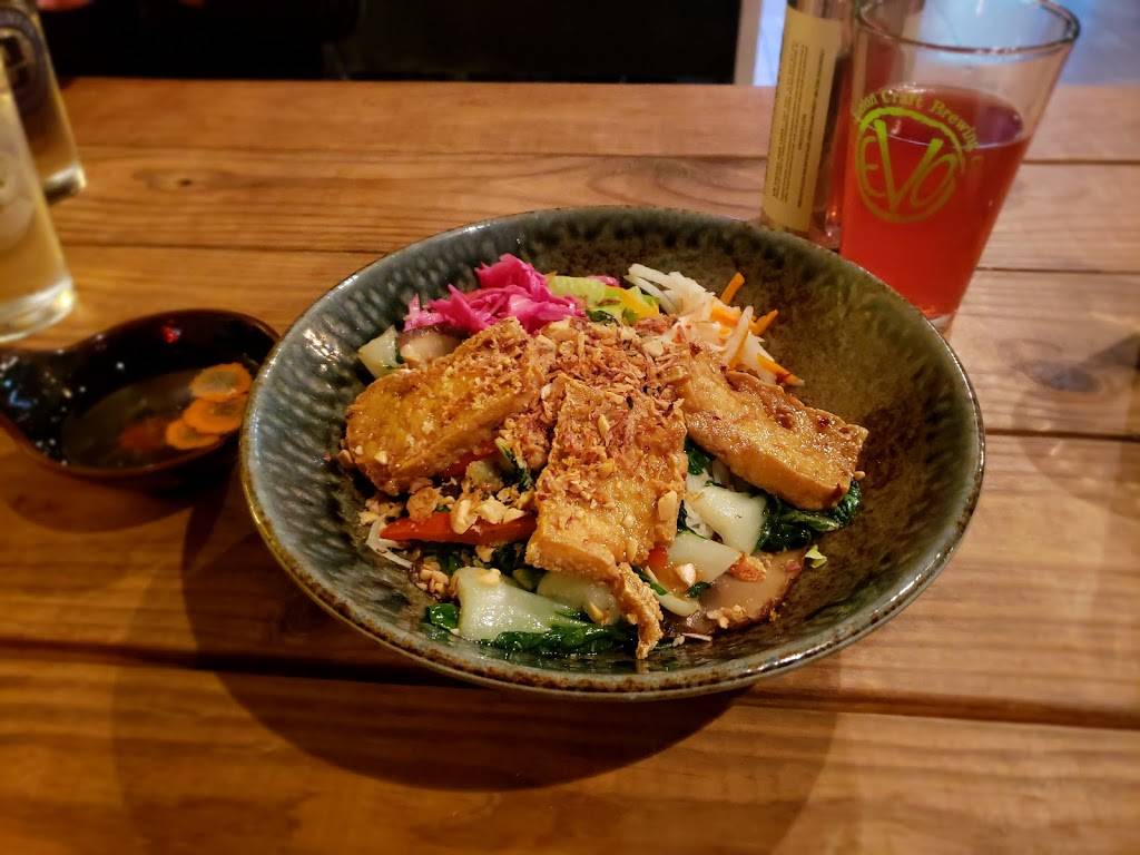 Bánh Mì and Bottles | meal takeaway | 712-14 South St, Philadelphia, PA 19147, USA | 2158001533 OR +1 215-800-1533