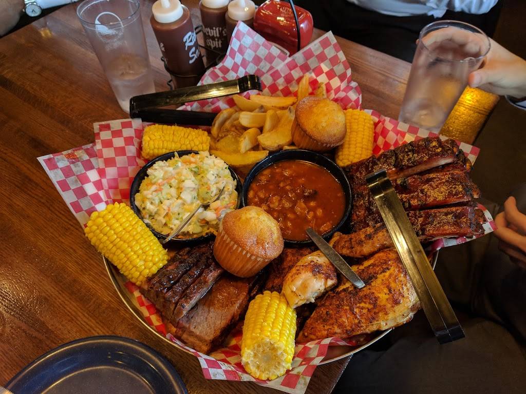 Famous Daves Bar-B-Que | restaurant | 355 S Lake Ave, Duluth, MN 55802, USA | 2187403180 OR +1 218-740-3180