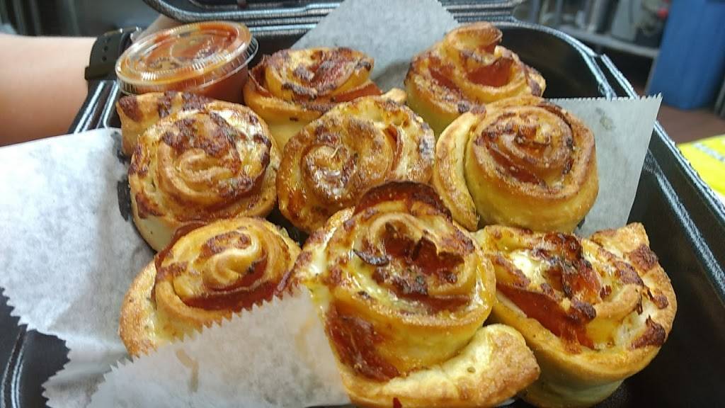 Pizza Plus Inc | restaurant | 10 Clark Dr, Honaker, VA 24260, USA | 2768734600 OR +1 276-873-4600