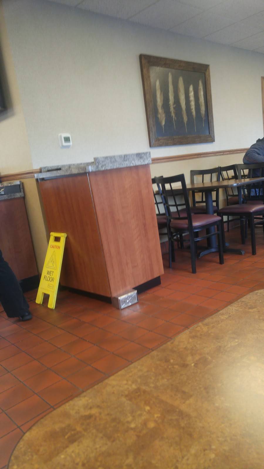 Penguin Point | restaurant | 705 W 7th St, Auburn, IN 46706, USA | 2609253112 OR +1 260-925-3112