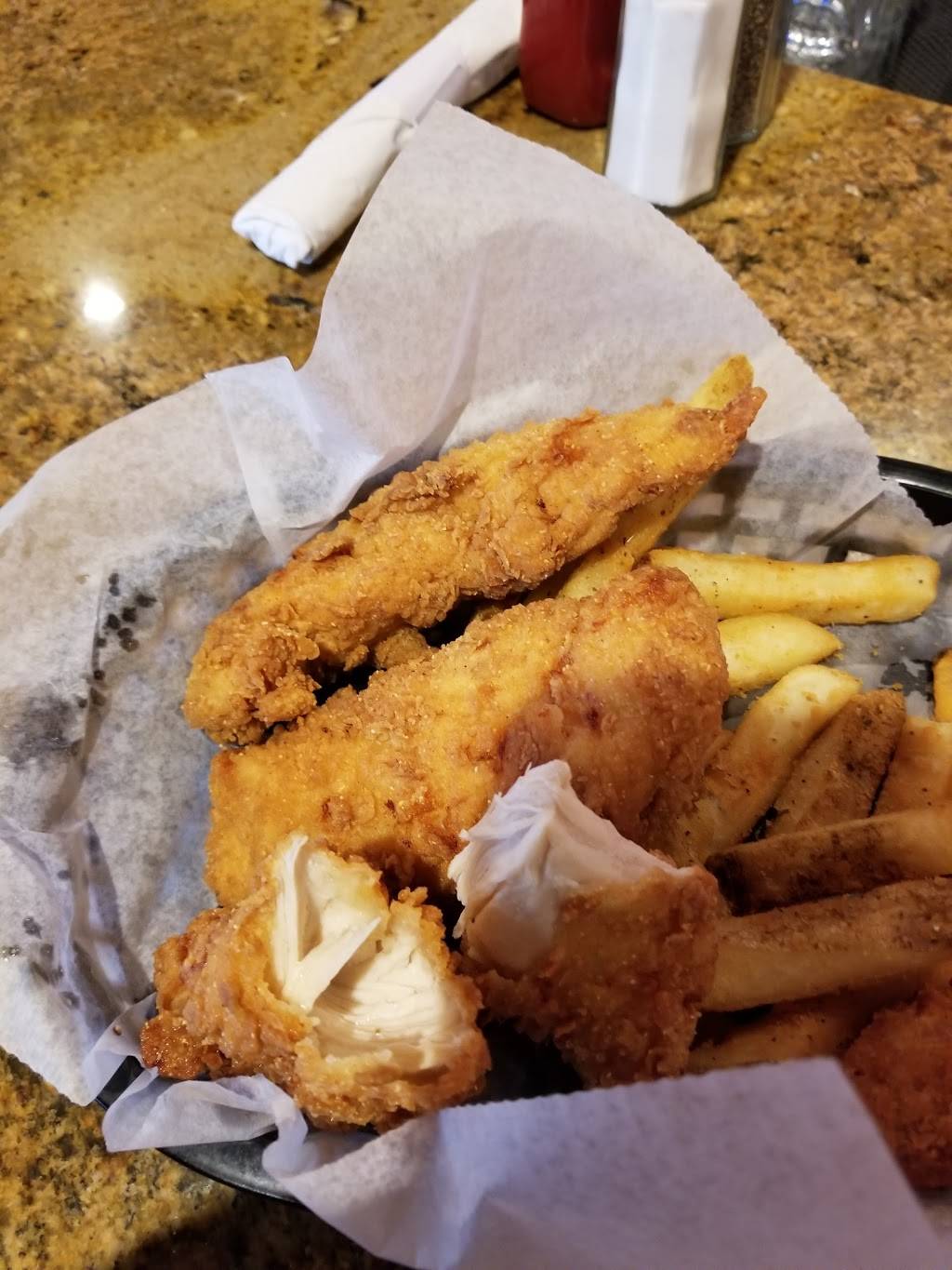 Riverside Bar & Grill | restaurant | 2035 Pier Dr, Ruskin, FL 33570, USA | 8134194904 OR +1 813-419-4904